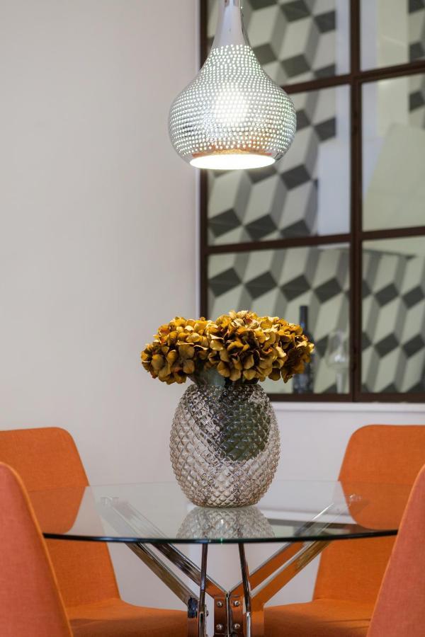 Charming Flat With Balconies Central Chiado District 2 Bedrooms & Ac 19Th Century Building Lisboa Exteriér fotografie
