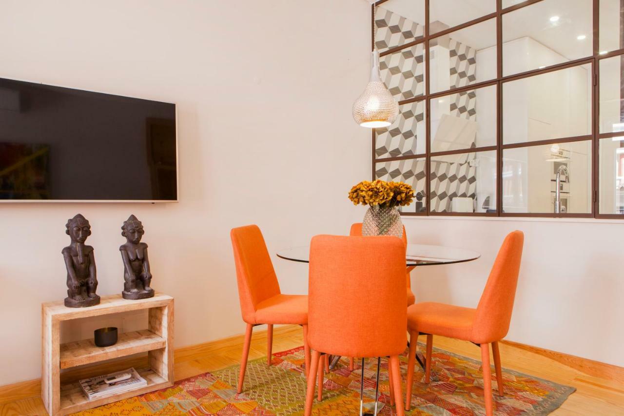 Charming Flat With Balconies Central Chiado District 2 Bedrooms & Ac 19Th Century Building Lisboa Exteriér fotografie