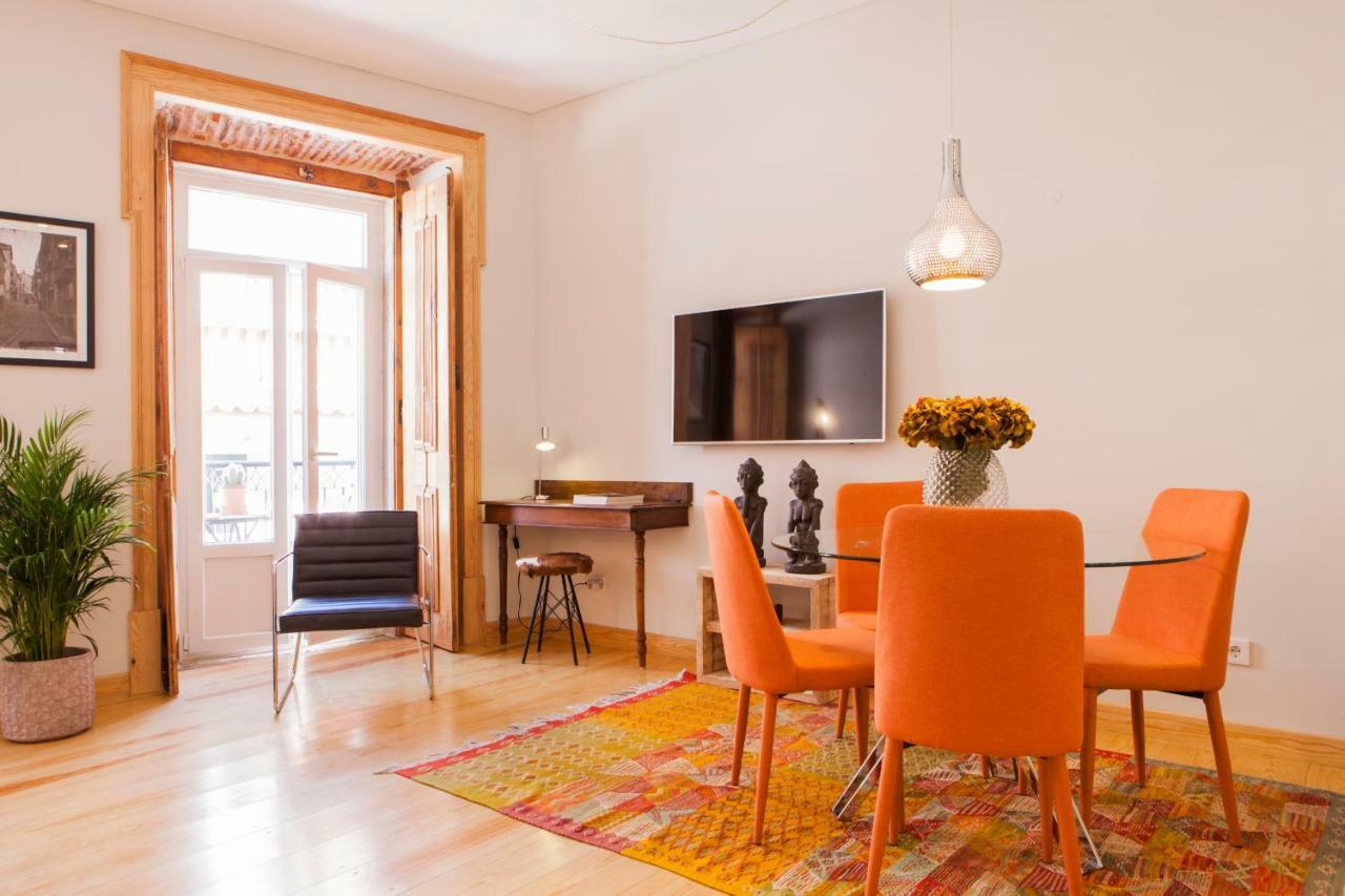 Charming Flat With Balconies Central Chiado District 2 Bedrooms & Ac 19Th Century Building Lisboa Exteriér fotografie