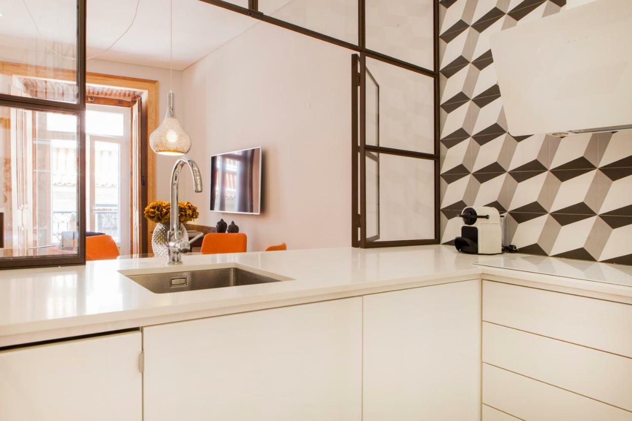 Charming Flat With Balconies Central Chiado District 2 Bedrooms & Ac 19Th Century Building Lisboa Exteriér fotografie