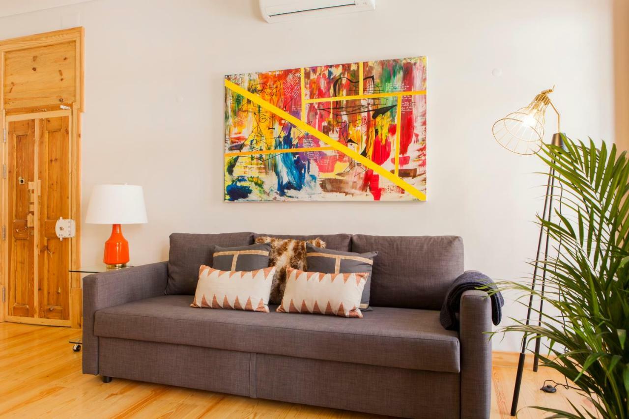 Charming Flat With Balconies Central Chiado District 2 Bedrooms & Ac 19Th Century Building Lisboa Exteriér fotografie
