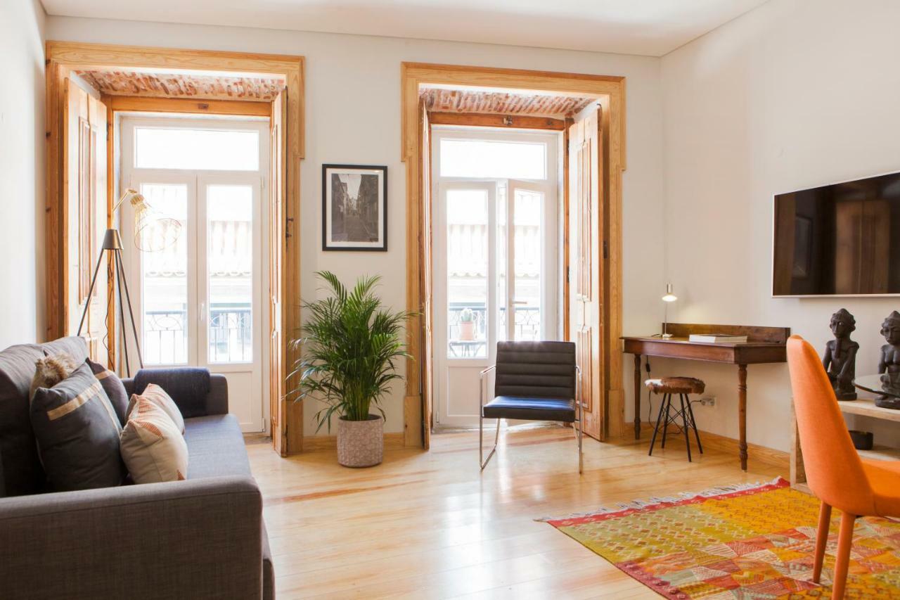 Charming Flat With Balconies Central Chiado District 2 Bedrooms & Ac 19Th Century Building Lisboa Exteriér fotografie